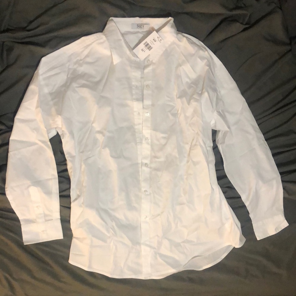 White button down woman’s shirt from Suzy shier with the tags, never worn
